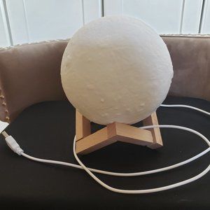 Essential Oil Diffuser   Gently Used.
